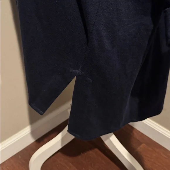 Lysse navy blue split neck linen knit sweater with contrasting blue strip - Picture 5 of 11